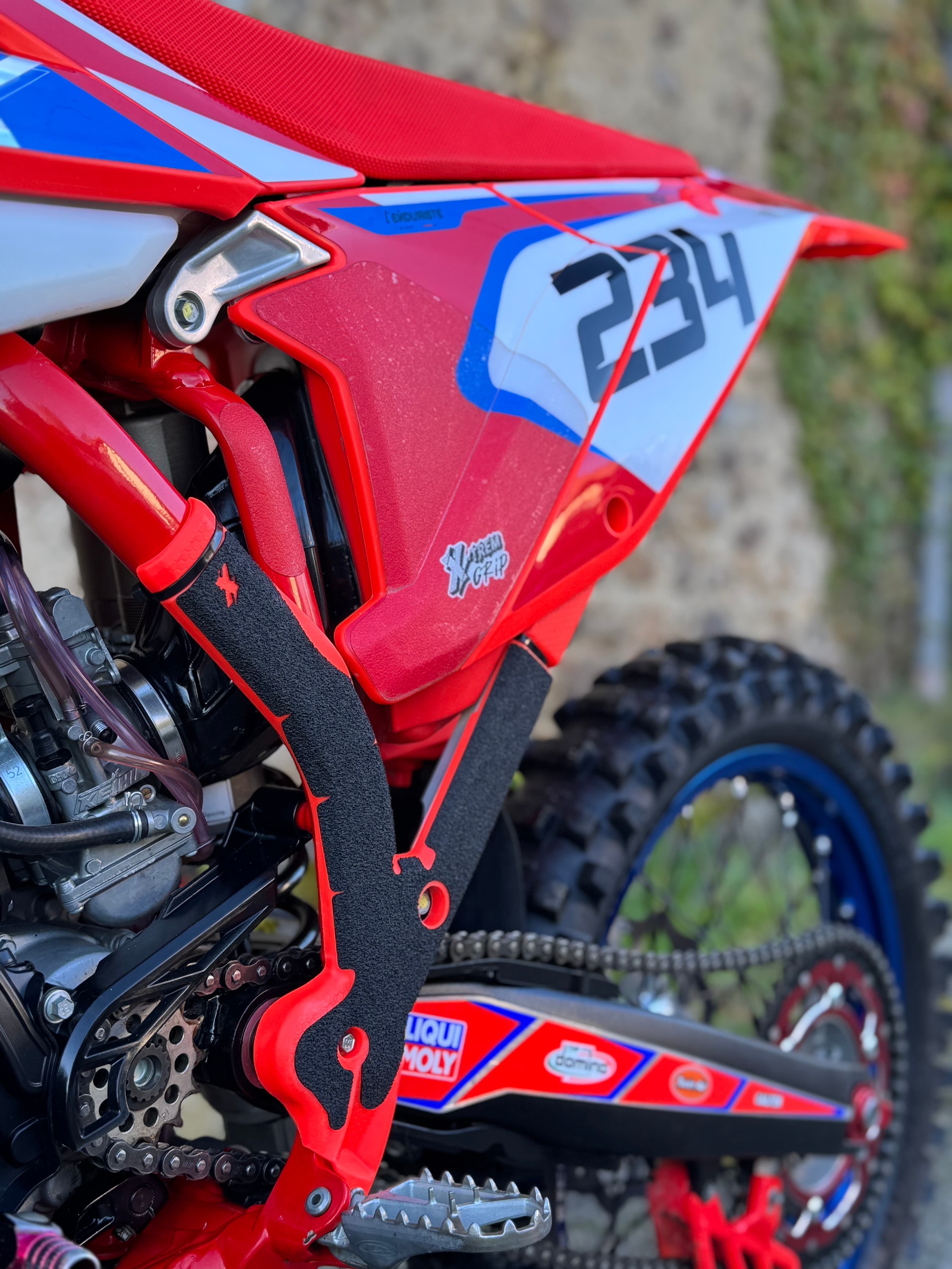 X-Trem Grip frame protection detail