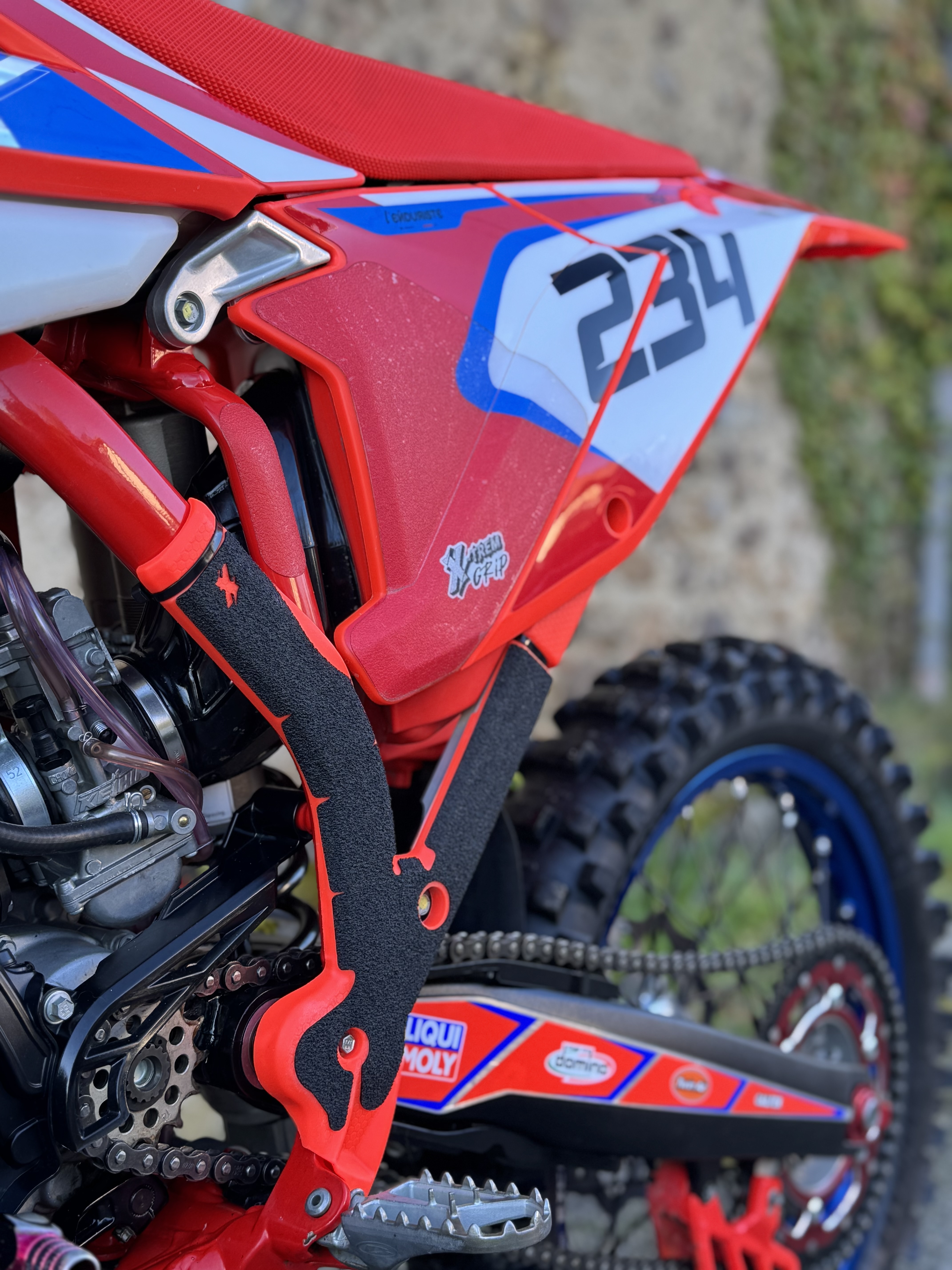 X-Trem Grip frame protection detail