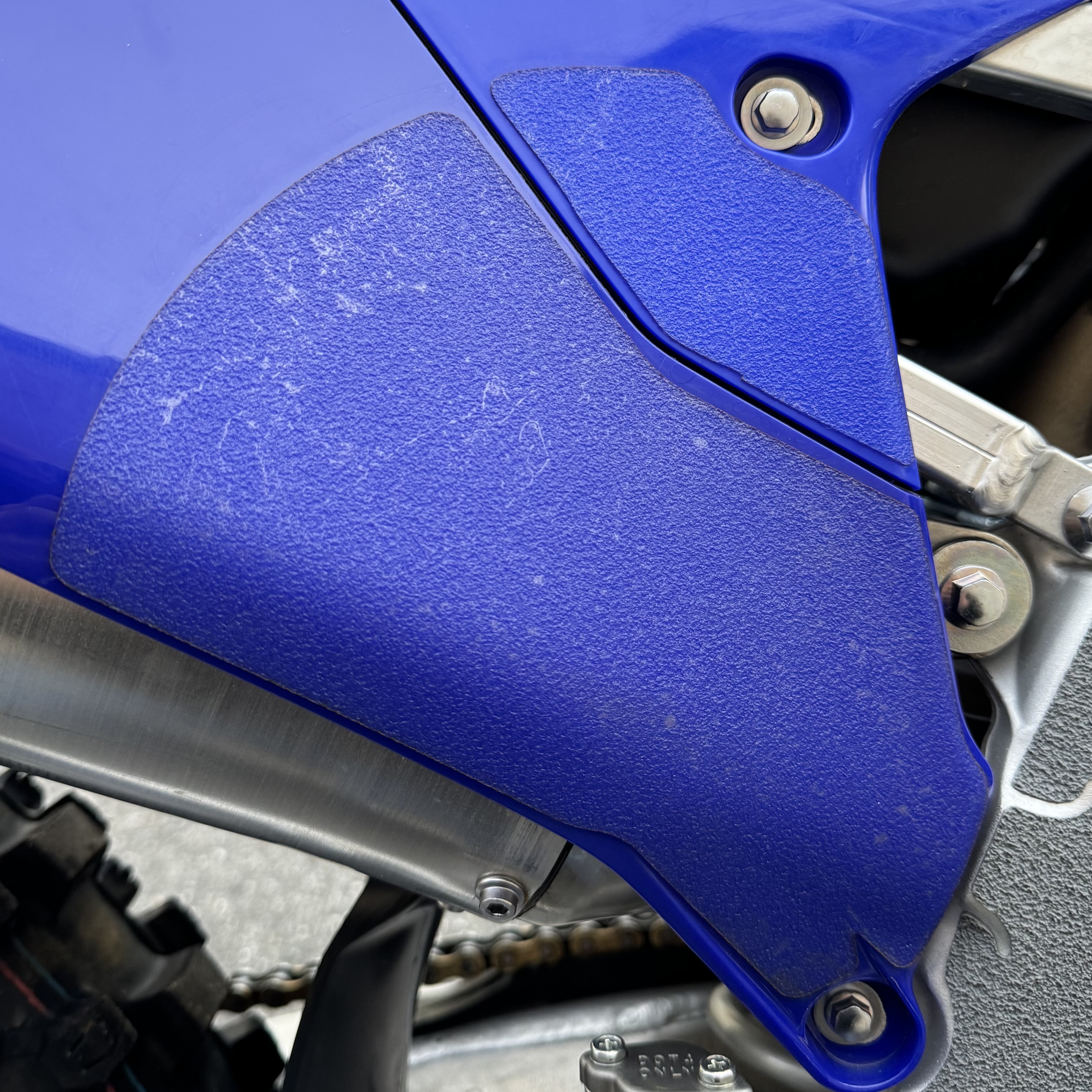 YZ250F/450F Protection Plaque Latérale Bleue Droite (2023-2025)